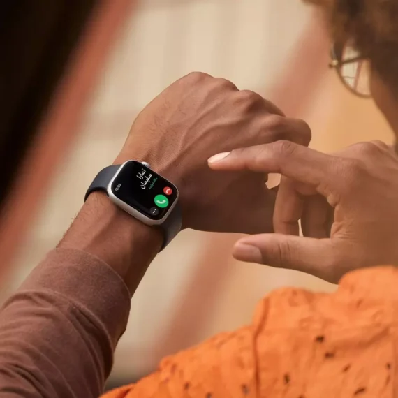 ⁦أبل ساعة الإصدار 8 41 مم، GPS، سوار رياضي أسود⁩ - الصورة ⁦4⁩